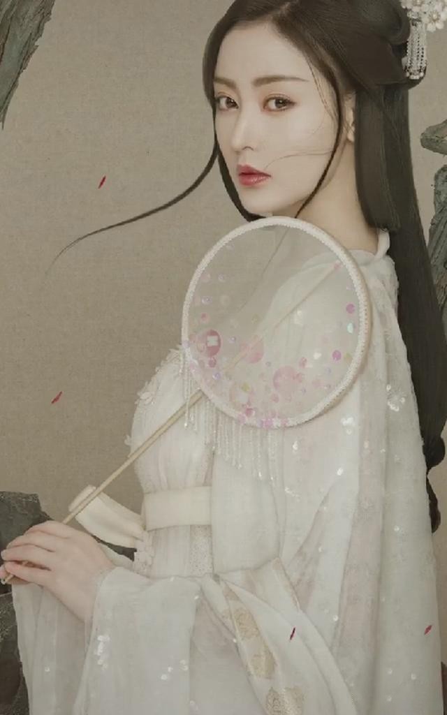 张天爱穿汉服的样子就像是仙女下凡迷人且端庄高雅而又美丽