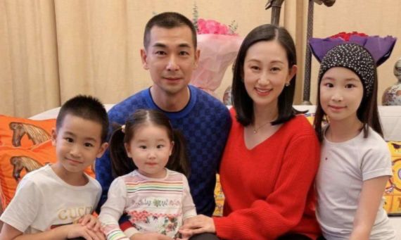 她出道多年一直不火，9年为丈夫生3胎，婚后旺夫老公大红大紫
