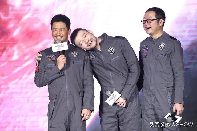 仅凭一张合影上热搜，这一次，四个老男人抢了顶级流量蔡徐坤风头