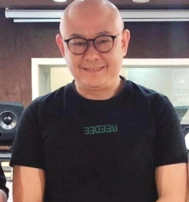 48岁刀郎近照,退圈后依然坚持音乐创作,自称:准备好就会复出