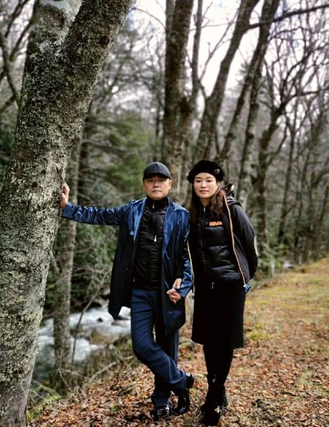 周立波和妻子美国玩浪漫