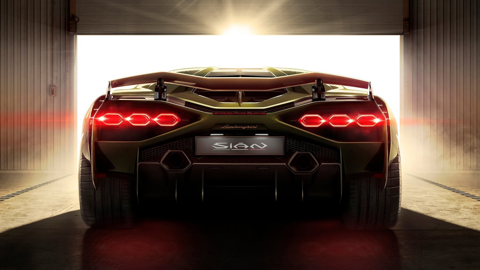 跑车为啥纷纷使用“上出排气”?不怕下雨被淹?