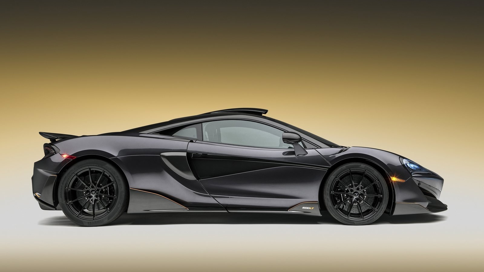 跑车为啥纷纷使用“上出排气”?不怕下雨被淹?