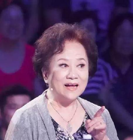 她因《还珠格格》大红，26岁嫁给“诸葛亮”