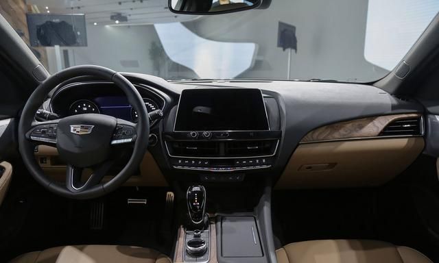 30万该买谁?凯迪拉克 CT5 与宝马 3 系的较量