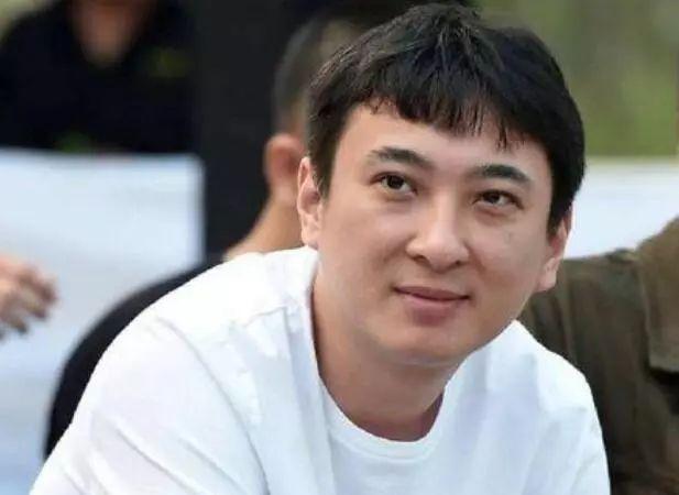 没钱了的王思聪，女友长相也变得清汤寡水了，看着令人极度舒适