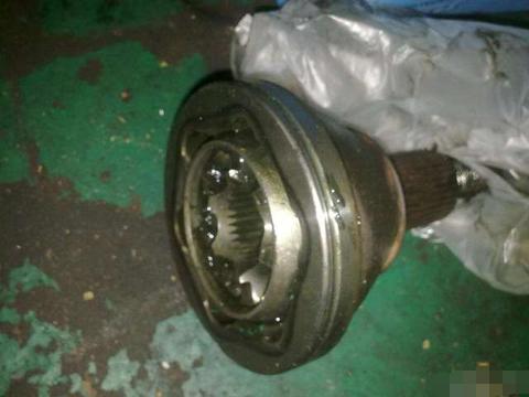 汽车保养只是换机油？老司机强调，这4个零件不换全白费