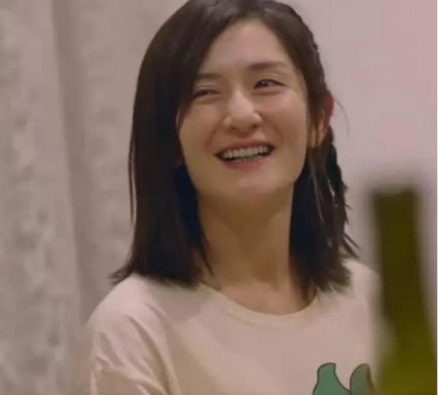 谢娜被节目组要求纯素颜，没有美颜滤镜的她，这才是38岁的颜值！