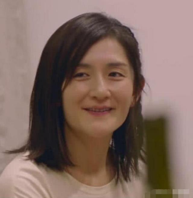 谢娜被节目组要求纯素颜，没有美颜滤镜的她，这才是38岁的颜值！