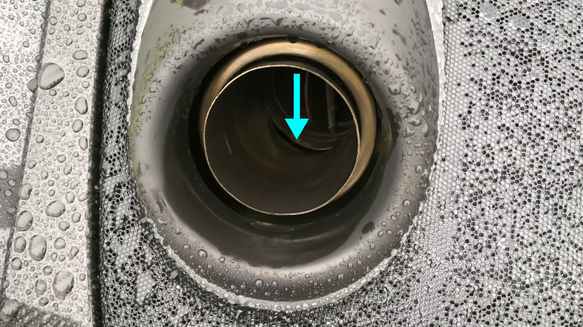 跑车为啥纷纷使用“上出排气”?不怕下雨被淹?