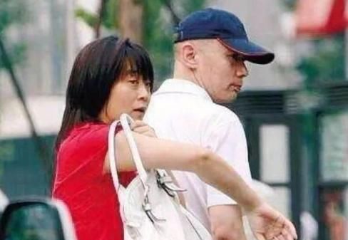 国家一级演员葛优，娶“醋坛子”老婆32年无儿无女