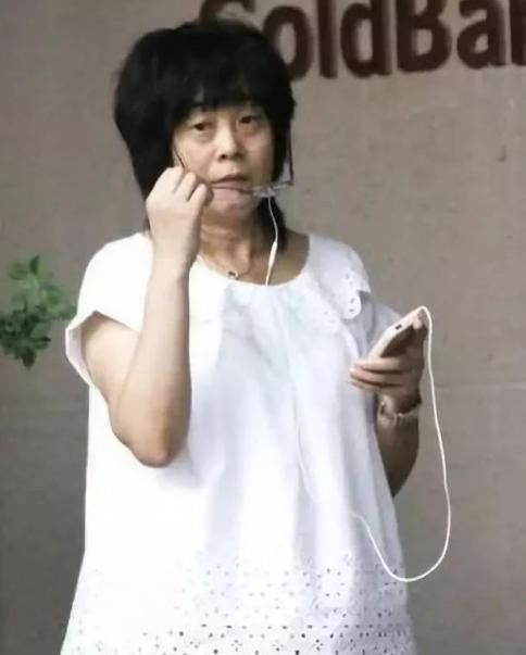 国家一级演员葛优，娶“醋坛子”老婆32年无儿无女