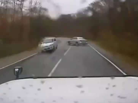 国内车主开车独有的3大怪象！说白了还是不懂车引起的，趁早改吧