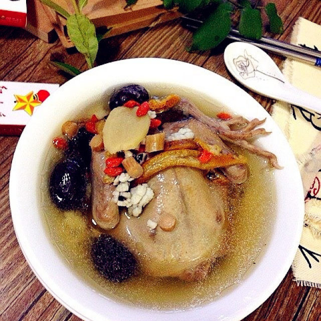 吃鸽子杞子薏仁皮肤汤,可以和v鸽子蜘蛛干糙,止痒皮肤光滑.土淮山和荒骷髅保持一起戴吗图片