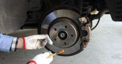 刹车片什么时间更换最合适？