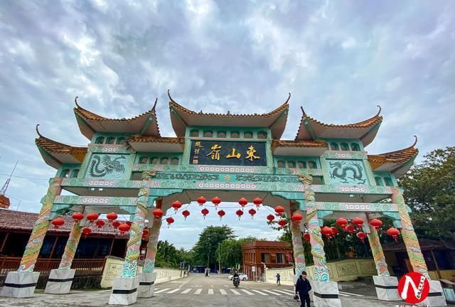 俄罗斯小哥哥带你玩转海南万宁,登高海南第一山,拜会潮音寺