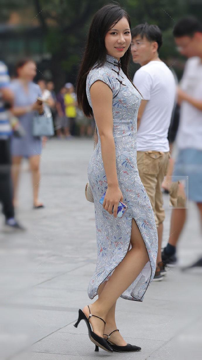 我依旧觉得还是第七图的美女略胜一筹，特别是那双拖鞋