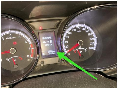 6万多公里的日产让师傅为难，换火花塞还得把进气歧管拆下！