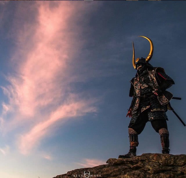 男子自称来自2030年,面对质疑拿出了证据!时间穿...