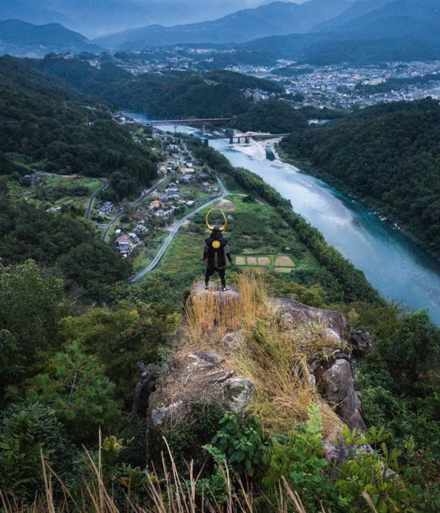 男子自称来自2030年,面对质疑拿出了证据!时间穿...