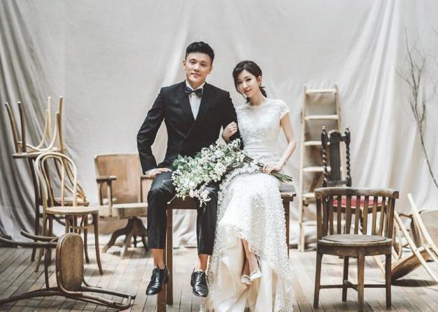 31岁恒大名将邹正结婚，新娘身材高挑长相甜美，郜林：祝他们幸福