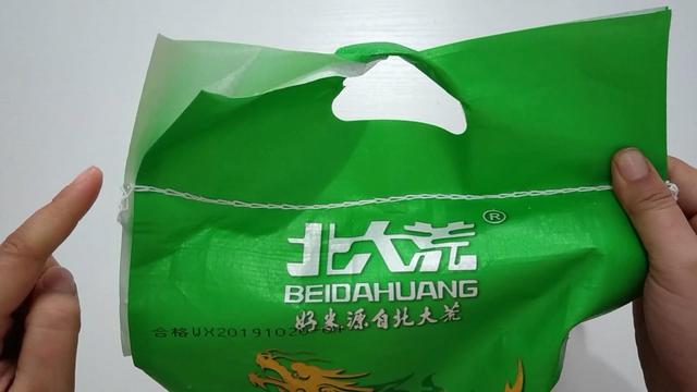 米袋里凭空出现甲虫，你吃的每一碗饭，都可能有它们的...