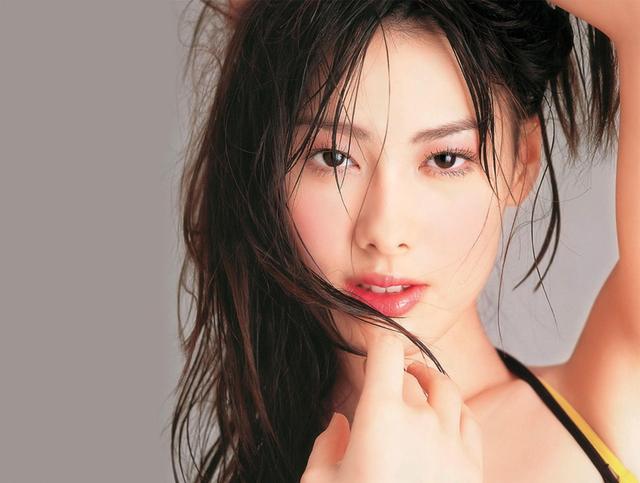31岁梁洛施人生赢家！与李泽楷分手拿巨额抚养费，3个儿子成王牌