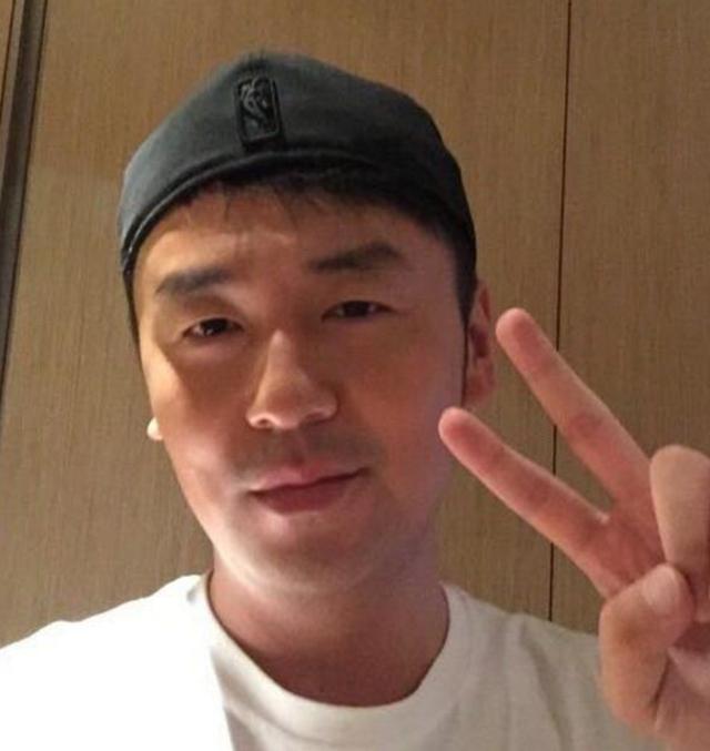 带你看看雷佳音的家，平时也太宠妻子了，妻子在家只管打扮和健身