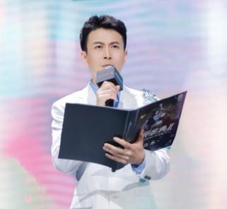 袁立前夫赵岭近照曝光，45岁依旧温柔又绅士，二婚娶娇妻生活幸福