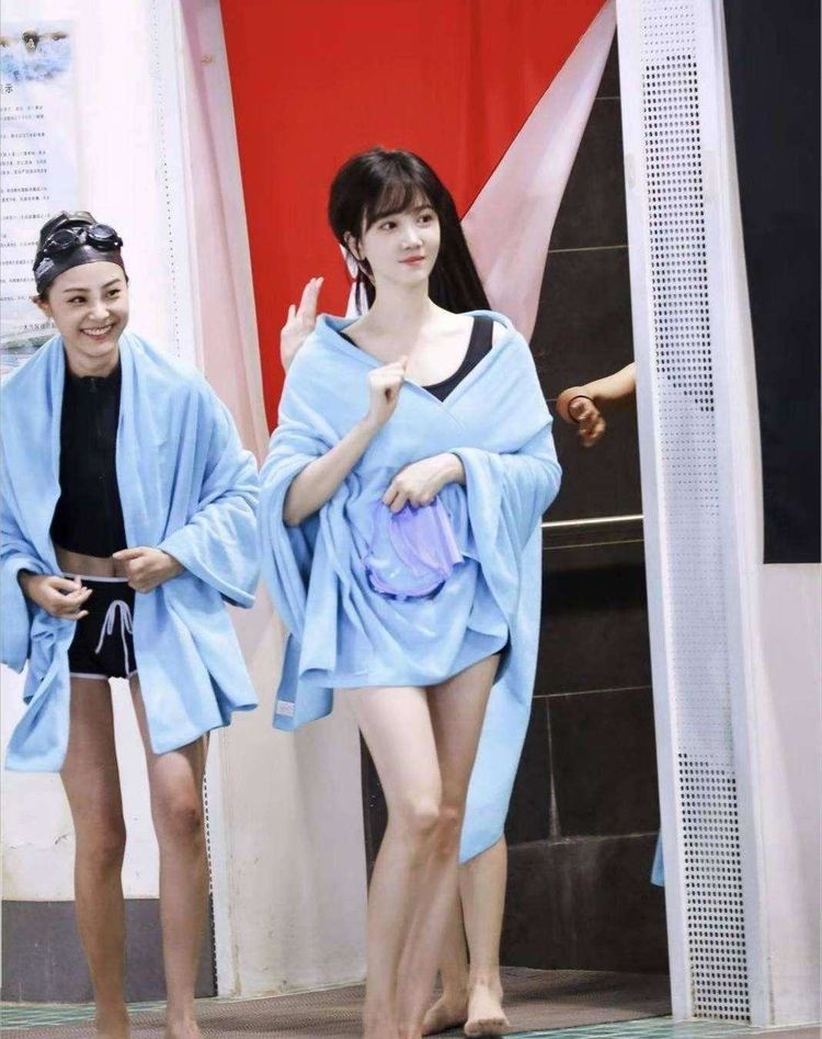 她曾是中国体操女神，身材不输卡戴珊，现成为娱乐明星