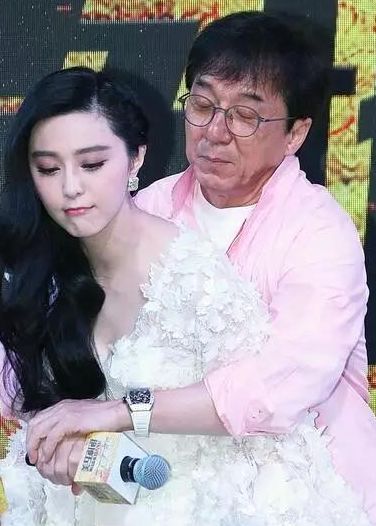 张馨予不是她对手，出道至今贵人无数，身价百亿却无人敢娶