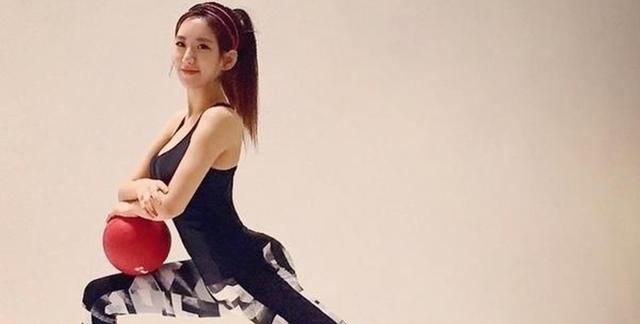 韩国最美体育老师，还是健身教练+模特，长相甜美傲人身材超明星
