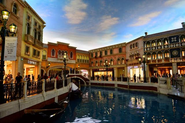澳门“威尼斯人”运河：河里的小船贡多拉，一艘造价2万欧元