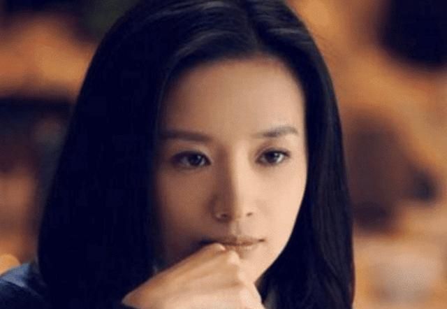 央视春晚名单曝光，她的出现让人很抵触，网友：她不配来春晚！
