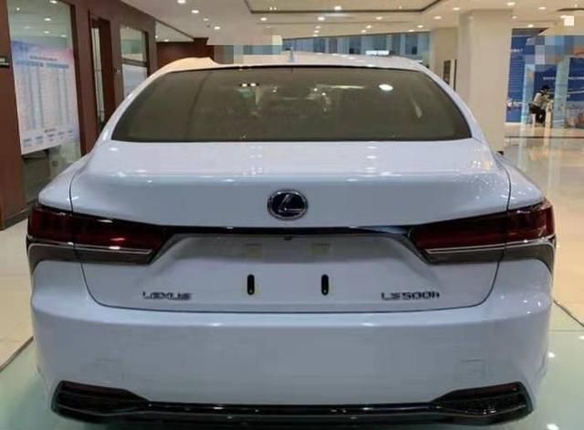 2020款雷克萨斯LS500h实拍,落地仅112万,是否划算?