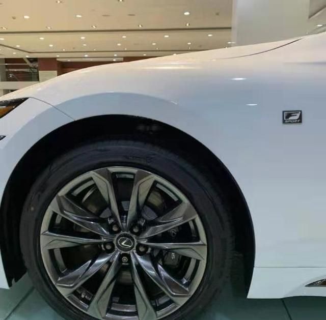 2020款雷克萨斯LS500h实拍,落地仅112万,是否划算?