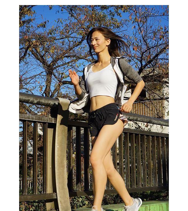 勇士最美记者，日本荷兰混血，号称日本第一美臀