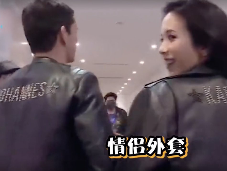 莫文蔚演唱会当众和老公激情热吻，结婚8年还腻歪，穿情侣装太甜