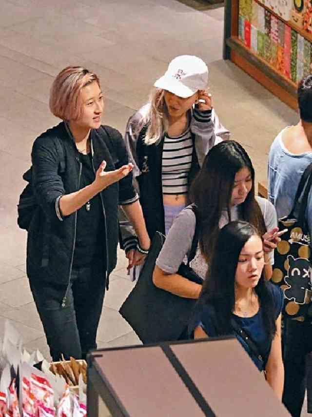 “失窃案”原来是成龙女儿吴卓林所为，吴绮莉被网友吐槽