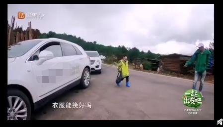 杨烁对儿子凶过头了，这是第一次在小孩脸上看到隐忍：哭都要憋着