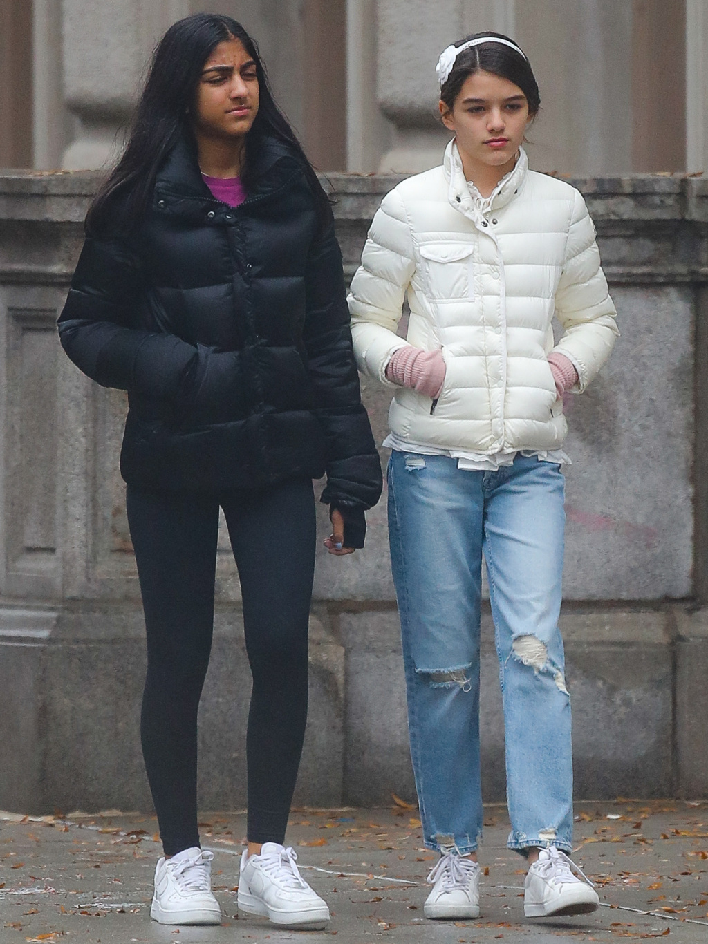 漂亮！“阿汤哥”13岁女儿苏瑞·克鲁斯现身街头，三公主颜值逆天
