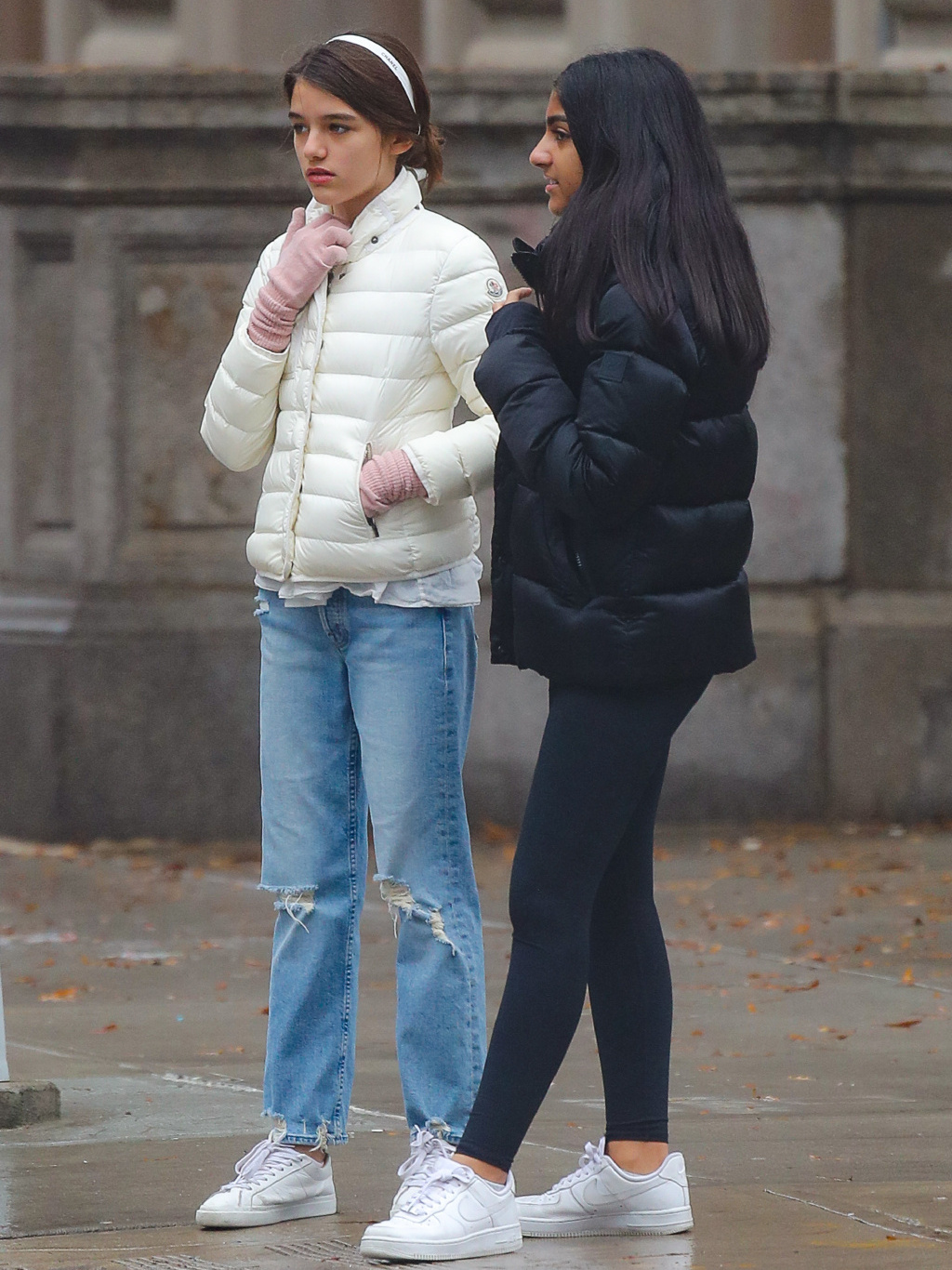 漂亮！“阿汤哥”13岁女儿苏瑞·克鲁斯现身街头，三公主颜值逆天