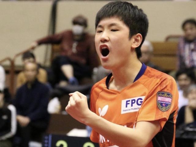 伊藤夺冠，张本智和4-0卫冕！国乒2劲敌打2场，便获300万日元奖金