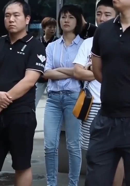西安奔驰女车主再亮相!否认诈骗犯!