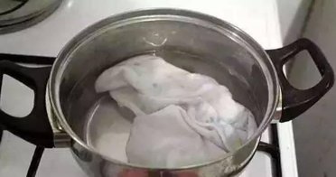 毛巾用久了又臭又滑，保洁阿姨用这小技巧清洗一遍，跟新买的一样