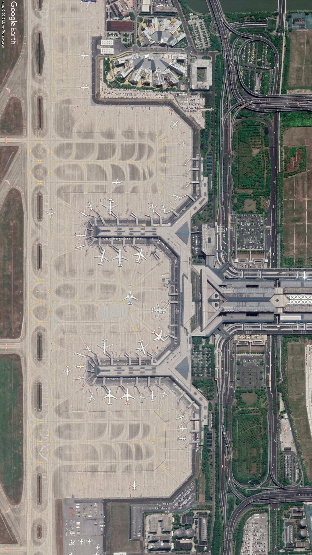 卫星航拍中国10大机场广州机场像鳄鱼重庆昆明像甲虫神奇