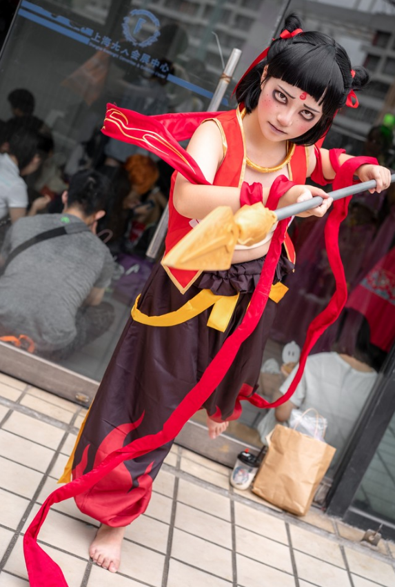 哪吒cosplay图片,cosplay葫芦娃 00后cos哪吒,本以为很假,看到全身照"q弹"的肚子绝了