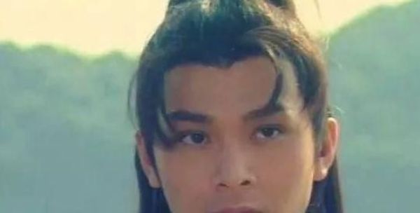 吴启华版《倚天》少年张无忌，年轻时初恋脸，现中年发福去卖鱼蛋