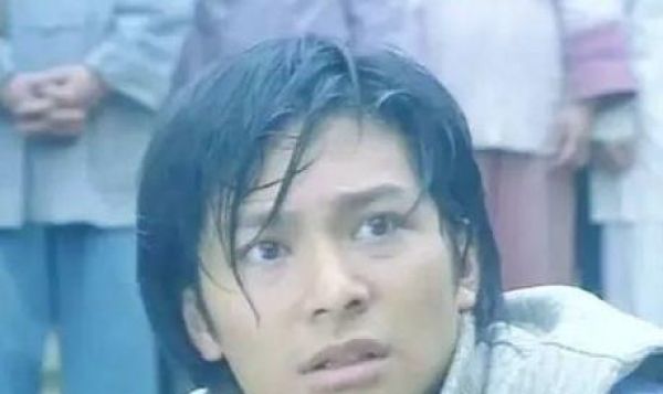 吴启华版《倚天》少年张无忌，年轻时初恋脸，现中年发福去卖鱼蛋