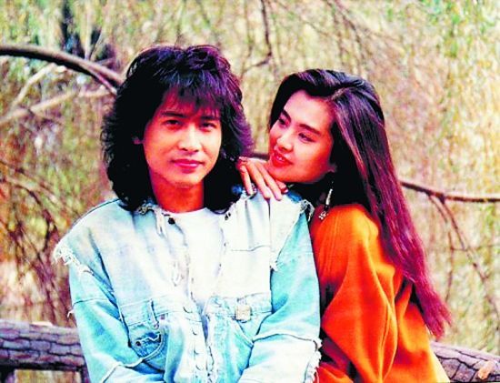 齐秦一家素颜生活近照，两个老婆美若天仙，儿子搞怪女儿漂亮随妈